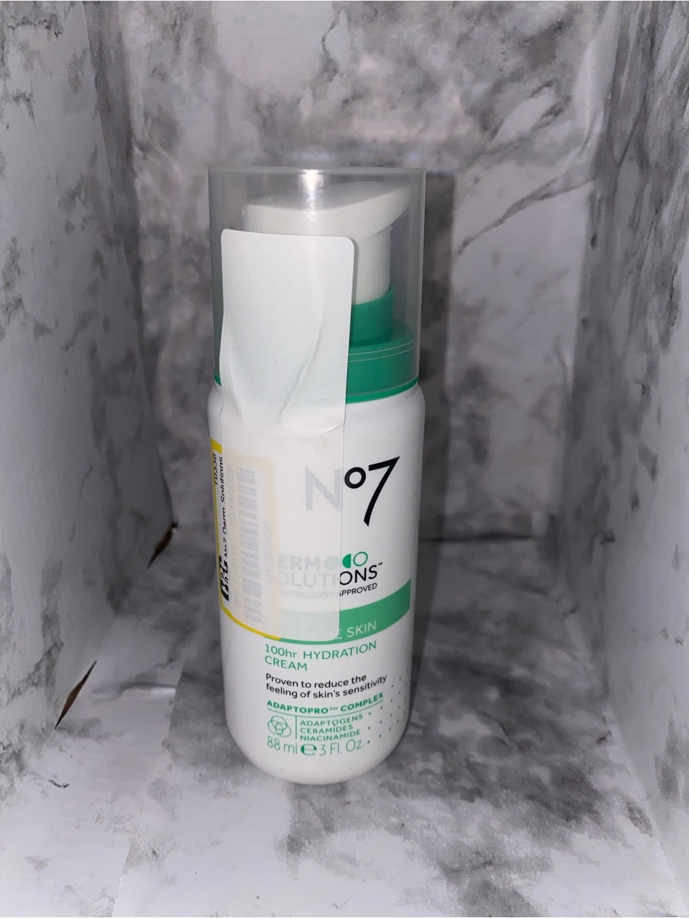 No7 100HR Hydration Cream — White with Green